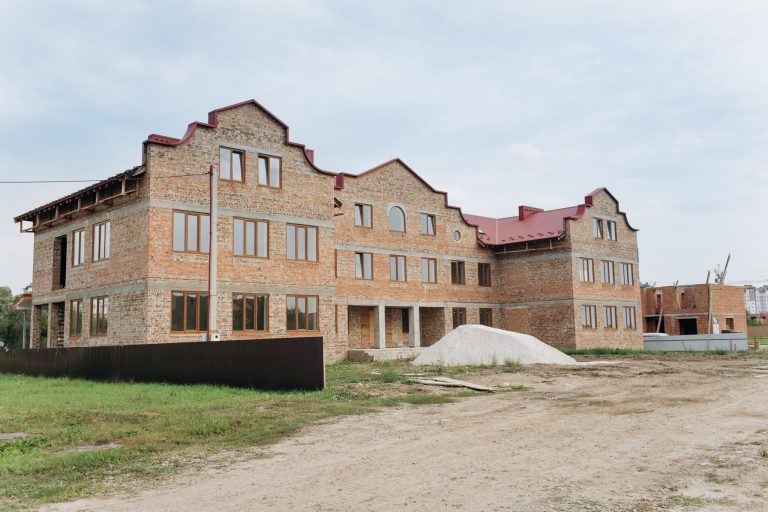 У Крихівцях церква за пожертви будує дитсадок на 120 місць (ФОТОФАКТ)