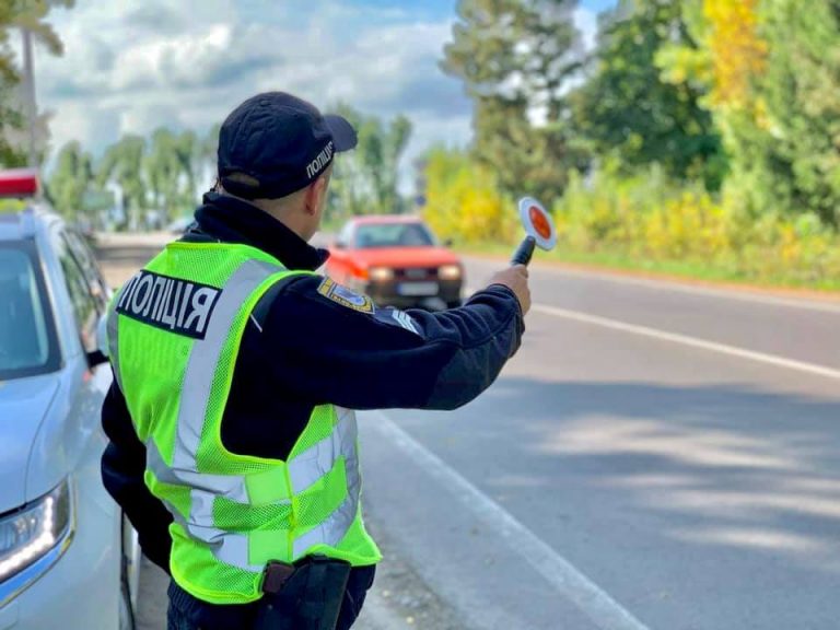 На дорогах Прикарпаття на місяць збільшили кількість автопатрулів (ФОТО)