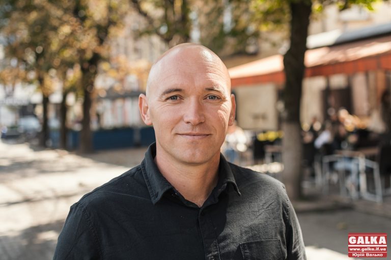“Машина – це і хата, і їдальня, і робоче місце”: як колишній франківський вчитель став далекобійником і відкриває маловідому Європу (ФОТО)