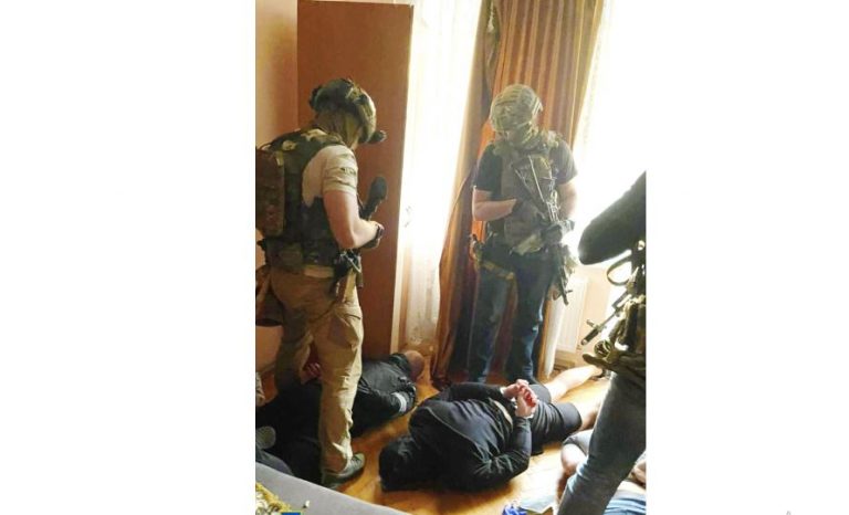 Франківська СБУ оголосила підозру лідеру банди, яка займалася рекетом в області (ФОТО)