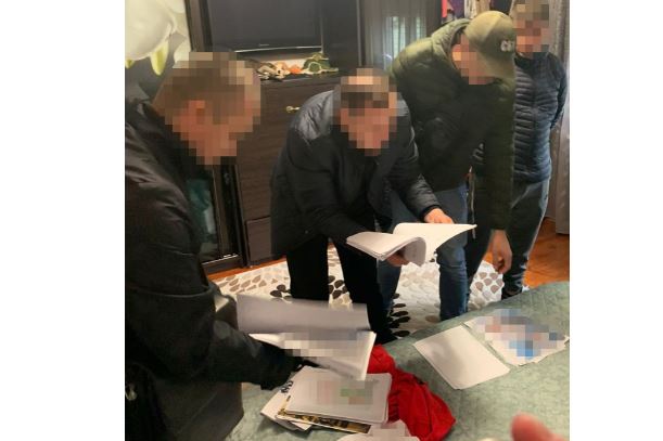 По 1600 гривень: СБУ викрила прикарпатця, котрий підробляв COVID-сертифікати (ФОТО)