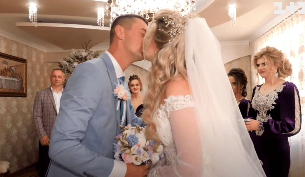 Як на Коломийщині традиційне весілля на 600 осіб відгуляли (ВІДЕО)