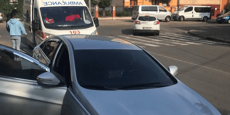 На Чорновола іноземець на Hyundai збив дівчину (ФОТОФАКТ)