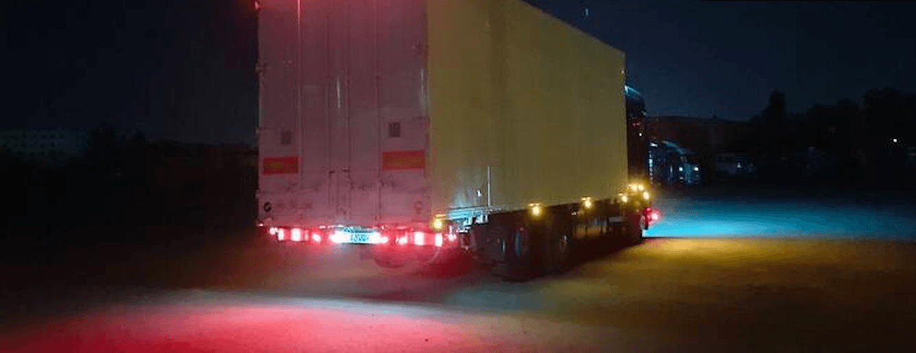 У Коломиї вантажівка наїхала на п’яного чоловіка на узбіччі