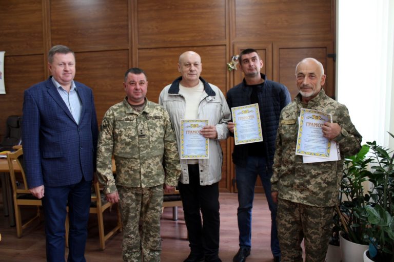 Троє франківських вчителів “Захисту України” отримали подяки від військового комісара (ФОТО)