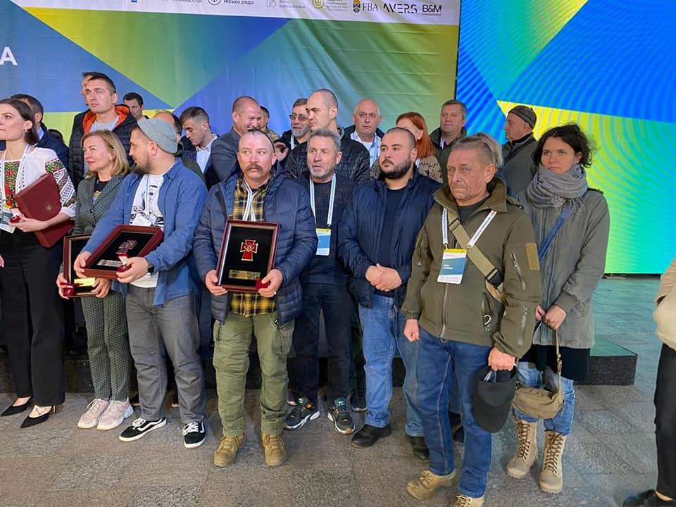 Волонтерський центр реабілітації атовців “Бандерівський схрон” нагородили “Багряним хрестом” (ФОТО)