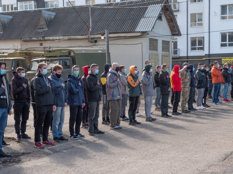 З Франківська на військову службу урочисто відправили перших осінніх призовників (ФОТО)