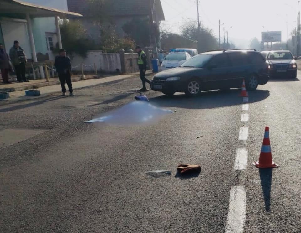 У Снятині на переході під колеса авто потрапила 73-річна жінка: вона не вижила (ФОТО)