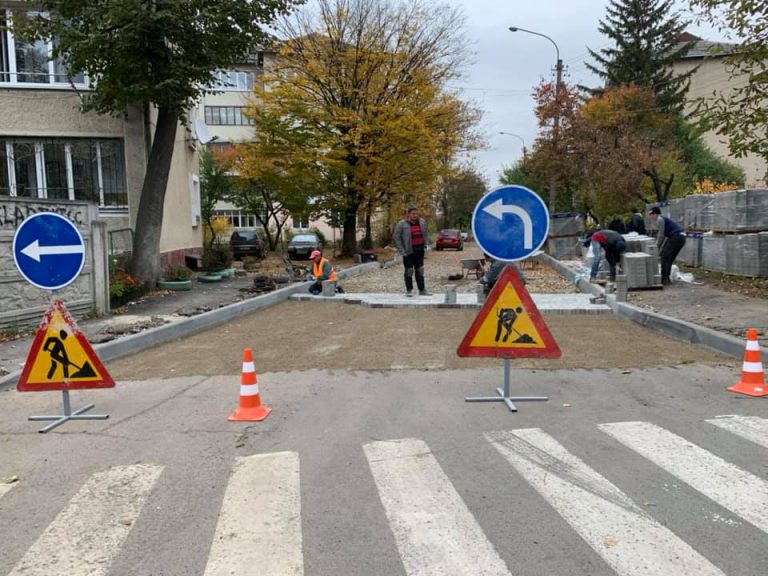 У Франківську взялися брукувати вулицю Басараб (ФОТО)
