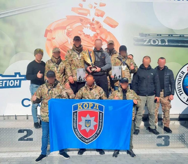 Прикарпатські поліціянти вибороли першість у турнірі зі стрільби серед учасників бойових дій (ФОТО)