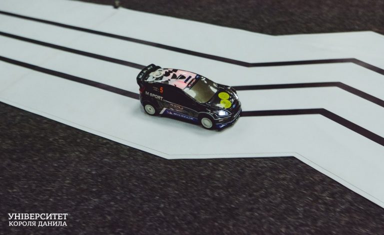 В Івано-Франківську провели змагання трекових роботів RoboSprint (ФОТО)