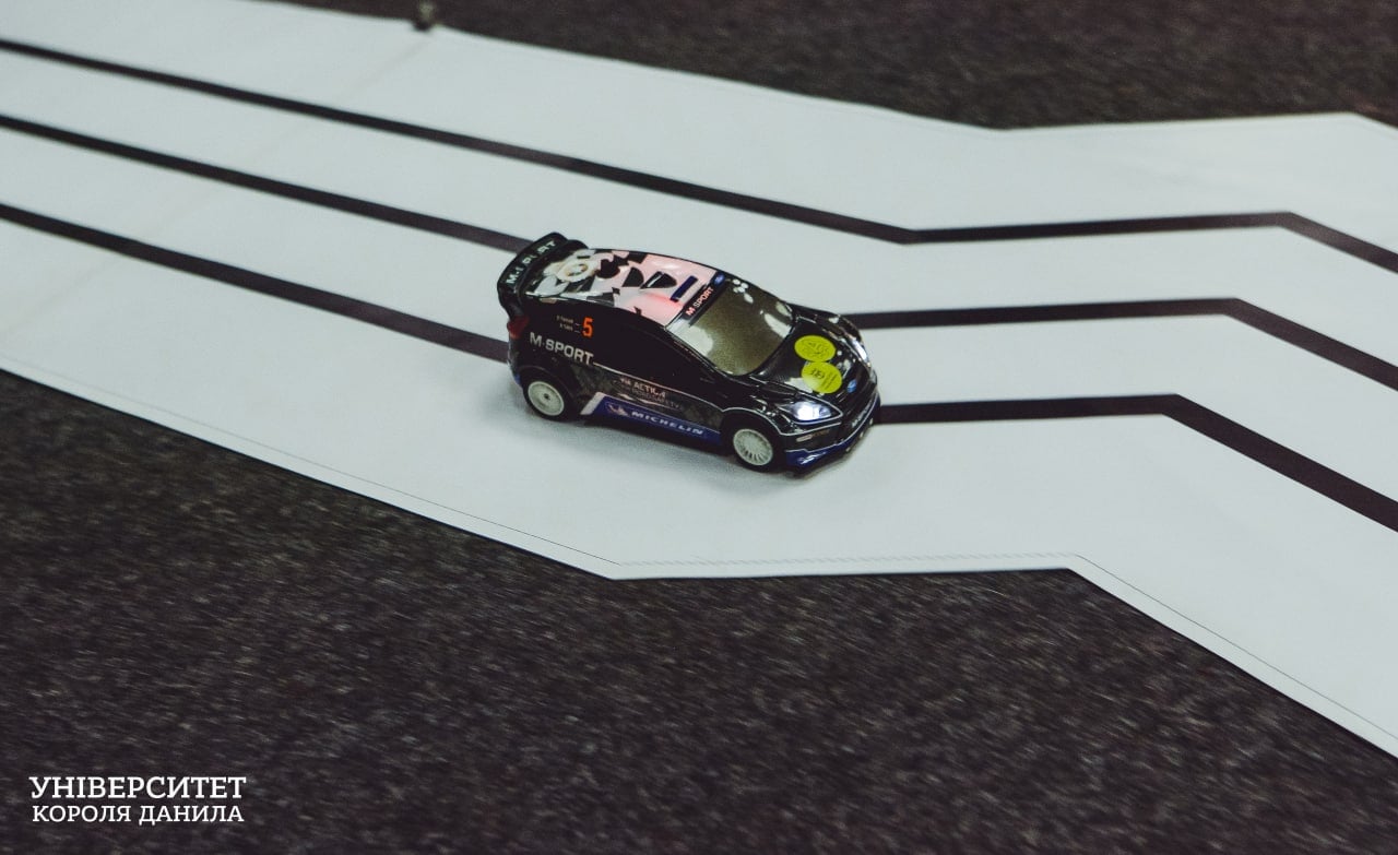 В Івано-Франківську провели змагання трекових роботів RoboSprint (ФОТО)