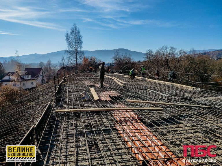 У Делятині на дорозі Мукачево — Львів триває капремонт мосту (ФОТО)