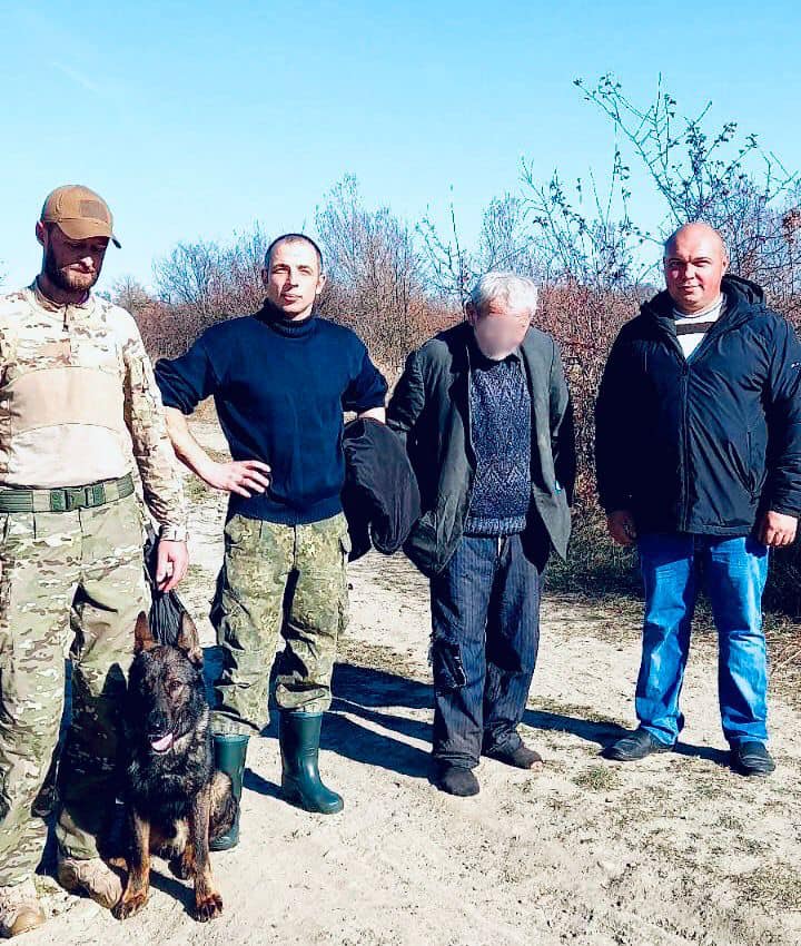 На Снятинщині майже добу шукали чоловіка, який заблукав у лісі