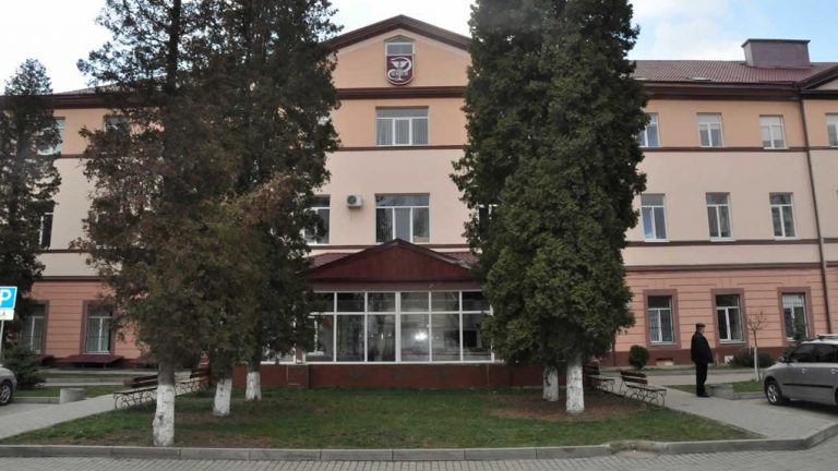 Центральна міська клінічна лікарня заповнена на 90%. У коридорах розгортають ліжка (ВІДЕО)