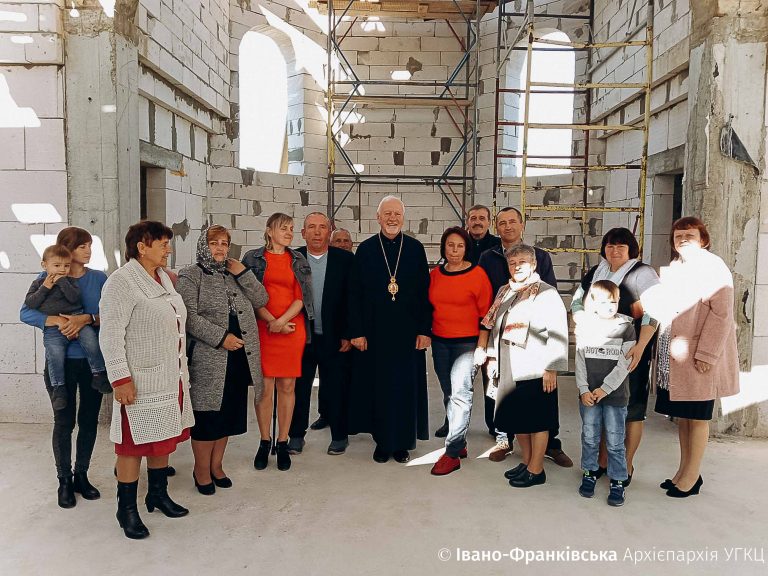 У селах на Долинщині зводять дві нові церкви (ФОТО)