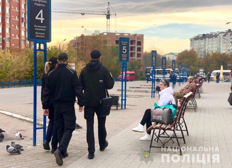 Понад 800 штрафів за порушення карантину виписали прикарпатські поліціянти за тиждень (ФОТО)