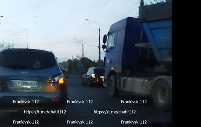 ДТП на мості в Пасічну спричинила затори на Галицькій, Надрічній та Набережній (ВІДЕО)