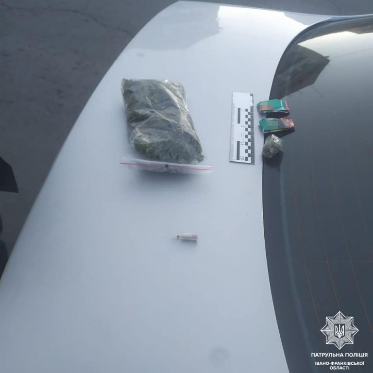 У Франківську зупинили водія “під кайфом” і знайшли у нього наркотики (ФОТО)