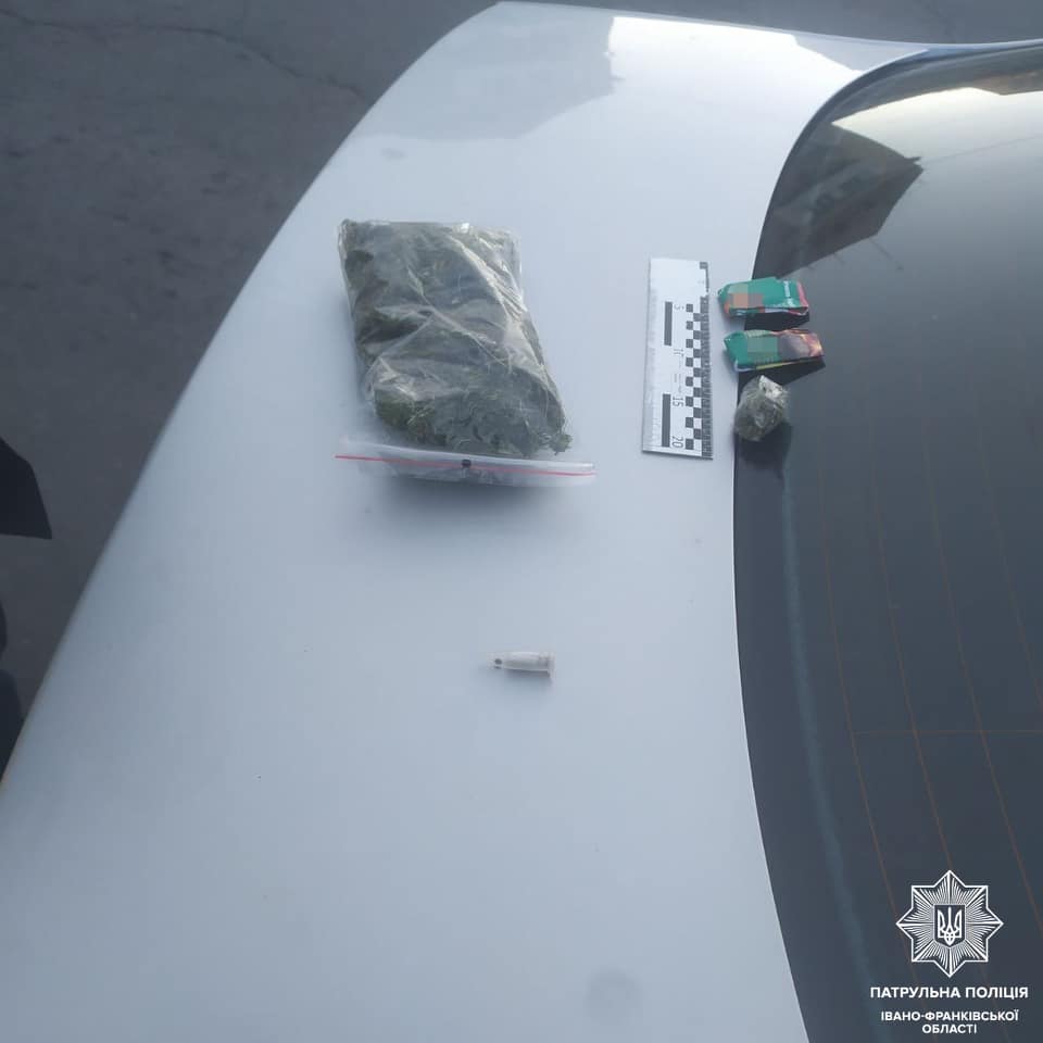 У Франківську зупинили водія “під кайфом” і знайшли у нього наркотики (ФОТО)