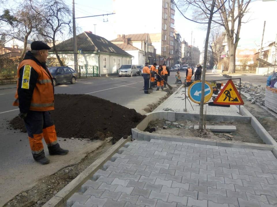 На Гаркуші облаштували нові місця для паркування та тротуари (ФОТО)