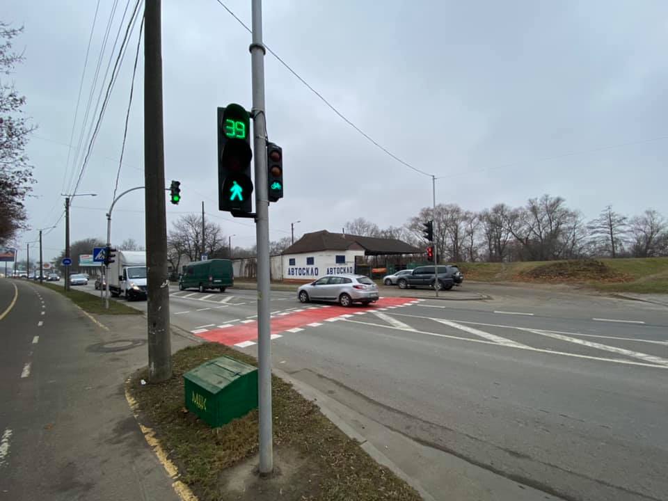 У Франківську на Набережній оновили розмітку на велопереїзді  (ФОТО)