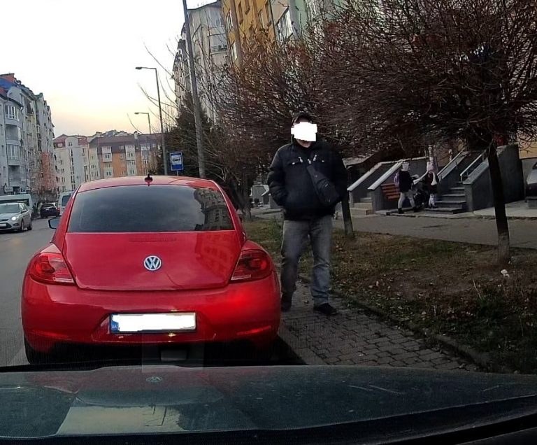 Інспекторів з паркування запідозрили у співпраці з приватною стоянкою. В УТіЗ – спростовують (ФОТО)