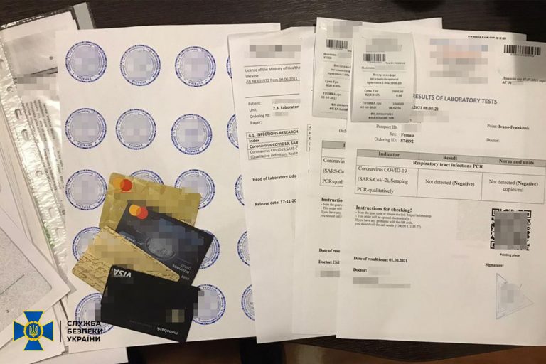 Власник мережі франківських турагенцій масово виготовляв фейкові ПЛР-тести. Його викрила СБУ (ФОТО)