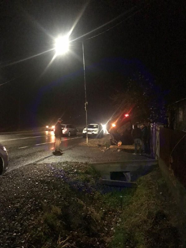 В Павлівці «Geely» опинилося на даху. Водій та пасажирка втекли (ФОТО, ВІДЕО)