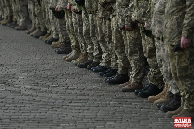 Фінансова підтримка, житло, навчання: що пропонує “Контракт 18-24”