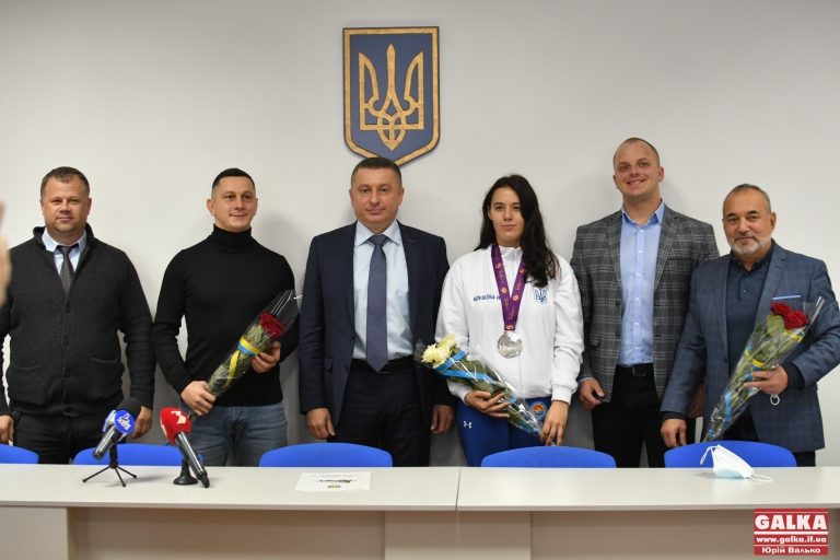 Срібну призерку чемпіонату світу з самбо привітали в Івано-Франківську (ФОТО)