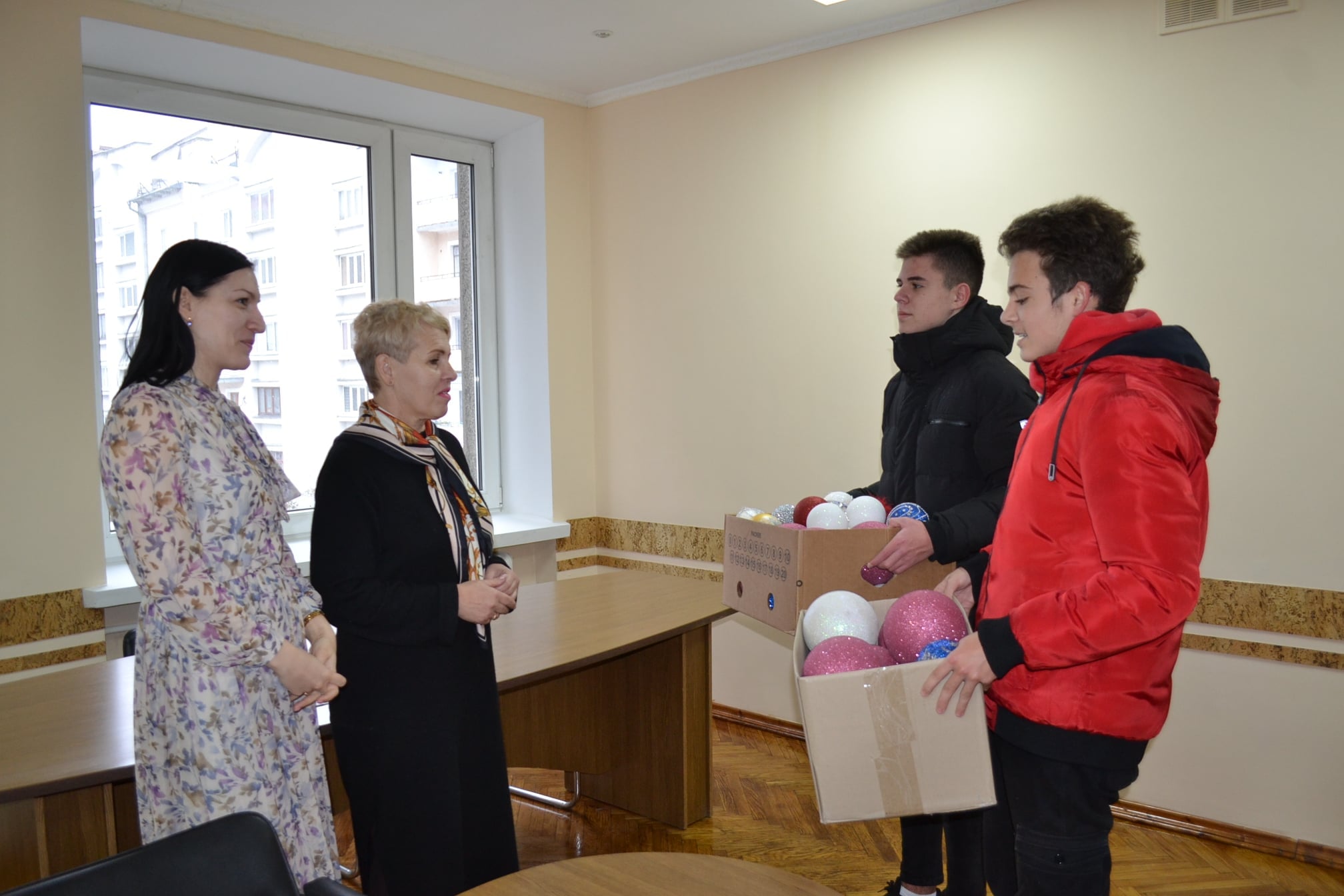 Галичан кличуть долучитися до прикрашання міста на свята: першими відгукнулися школярі (ФОТО)