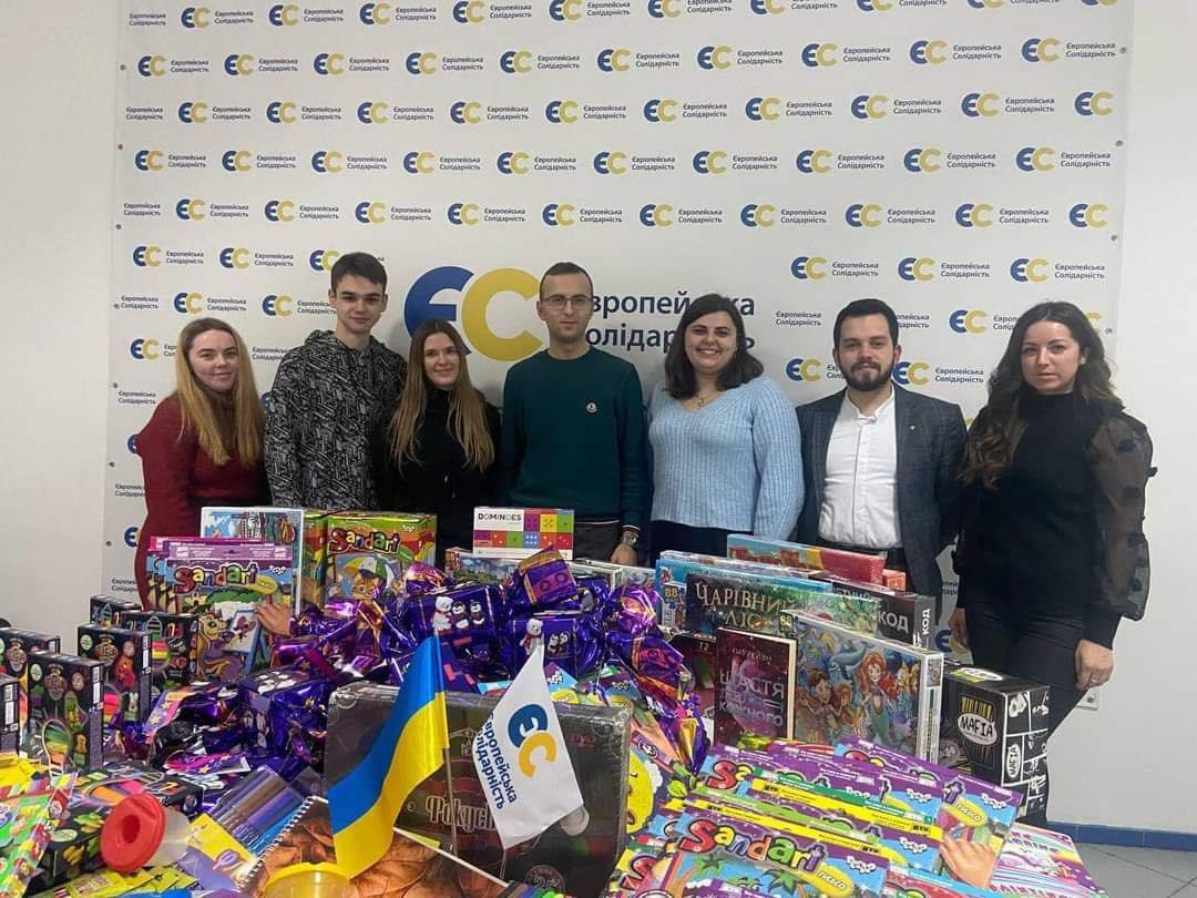 «Солідарна молодь Франківщини» до Дня Святого Миколая передала 67 подарункових наборів дітям (ФОТО)
