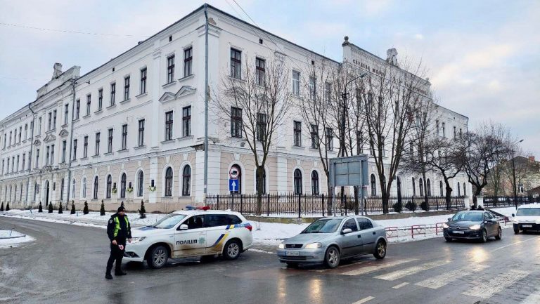 У Коломиї повідомили про замінування ліцею – учнів і працівників закладу евакуювали