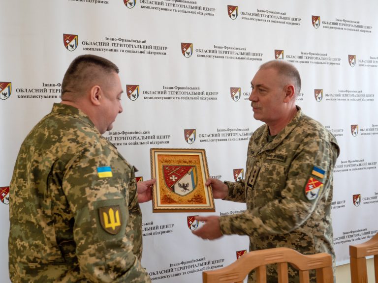 Відзначили найкращих прикарпатських вчителів “Захисту України” (ФОТО)