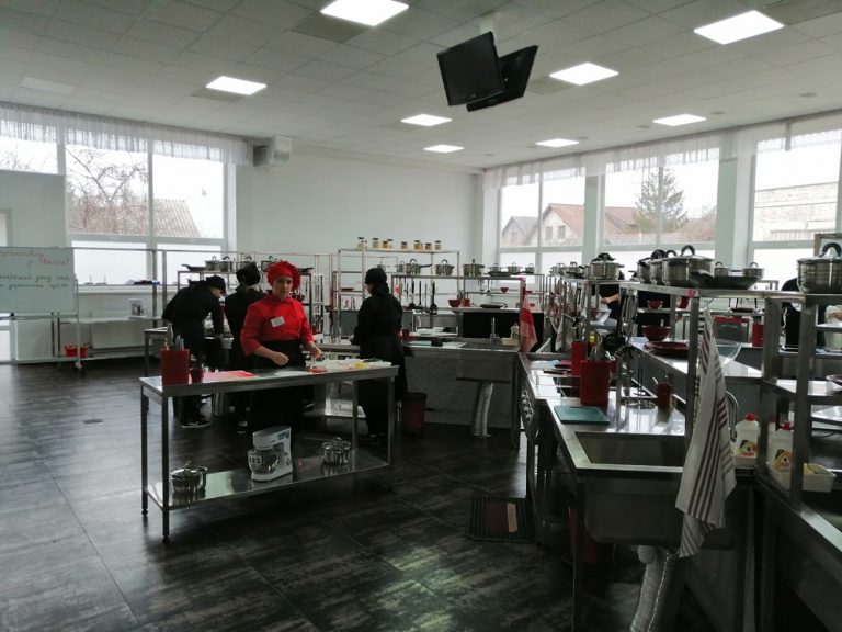 У Коломиї профтехліцей отримав новітню майстерню для кухарів (ФОТО)