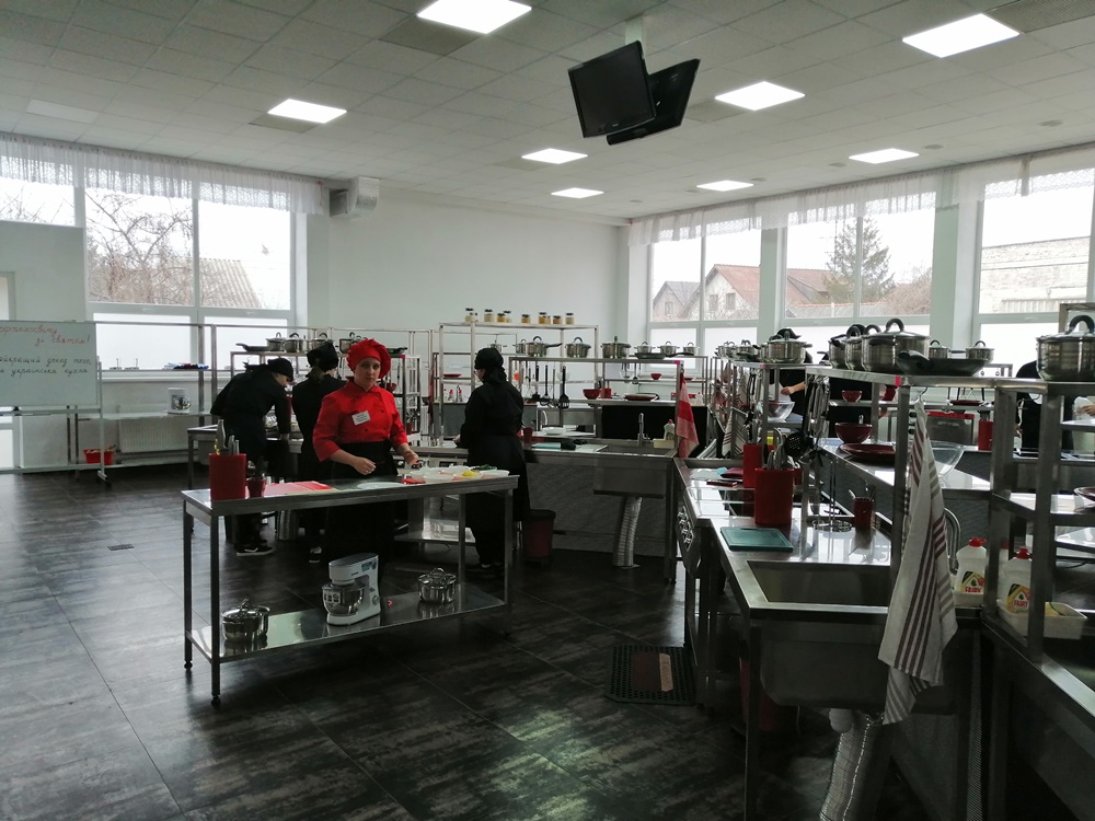 У Коломиї профтехліцей отримав новітню майстерню для кухарів (ФОТО)