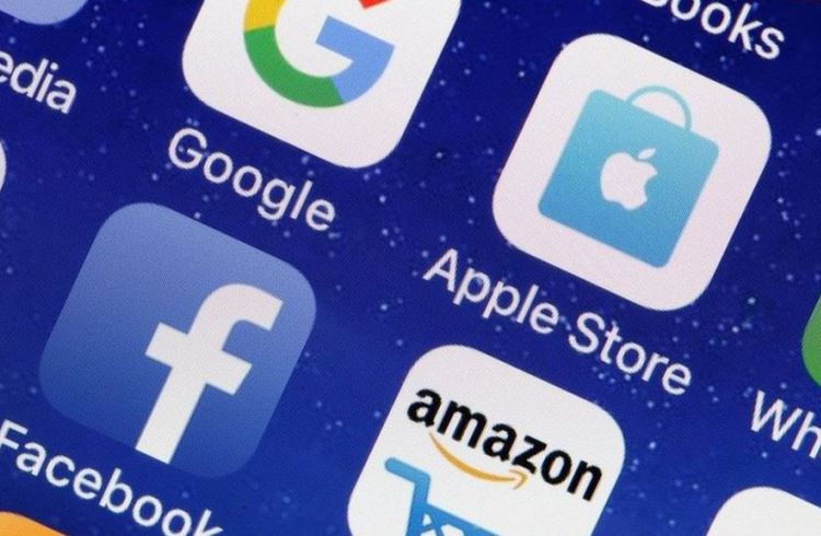 На Google, Facebook та Apple подали позов за звинуваченням у просуванні азартних ігор