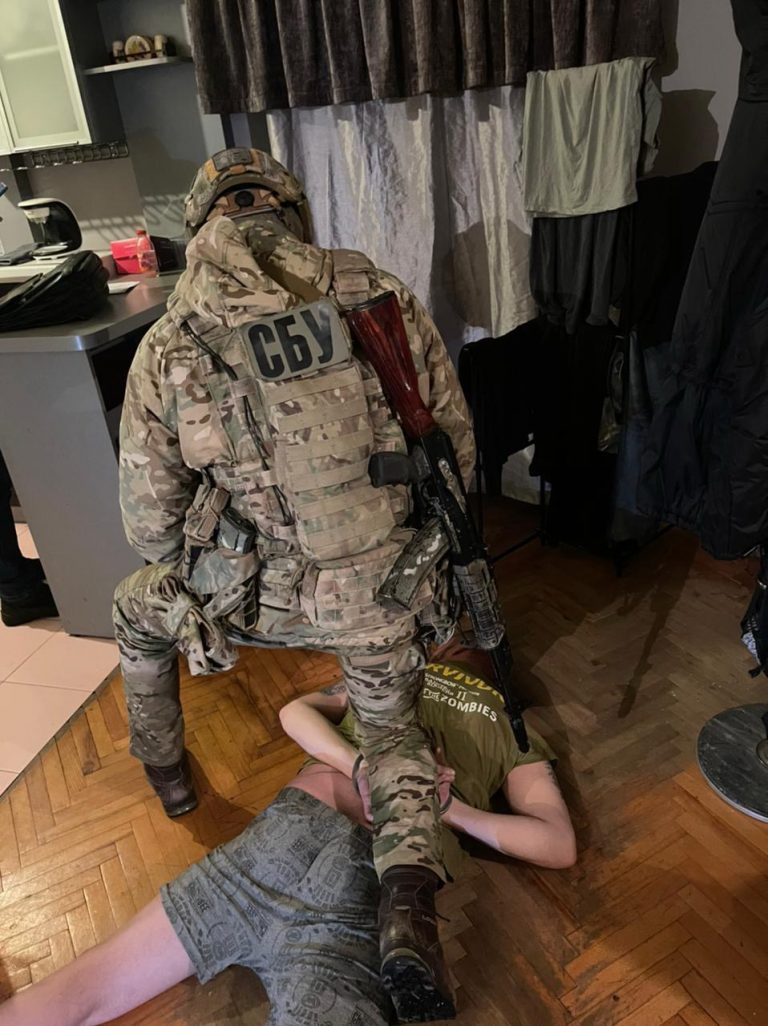 Викрадення людини, вимагання  коштів, розбої та грабежі: у Франківську викрили злочинну банду (ФОТО)