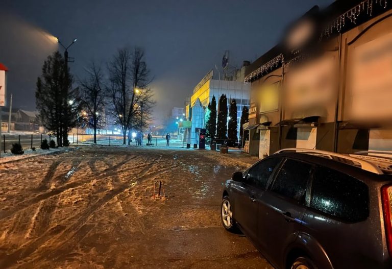 Під “Ельдорадо” сталася різанина: троє молодиків у лікарні (ФОТО)