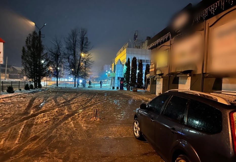 Під “Ельдорадо” сталася різанина: троє молодиків у лікарні (ФОТО)