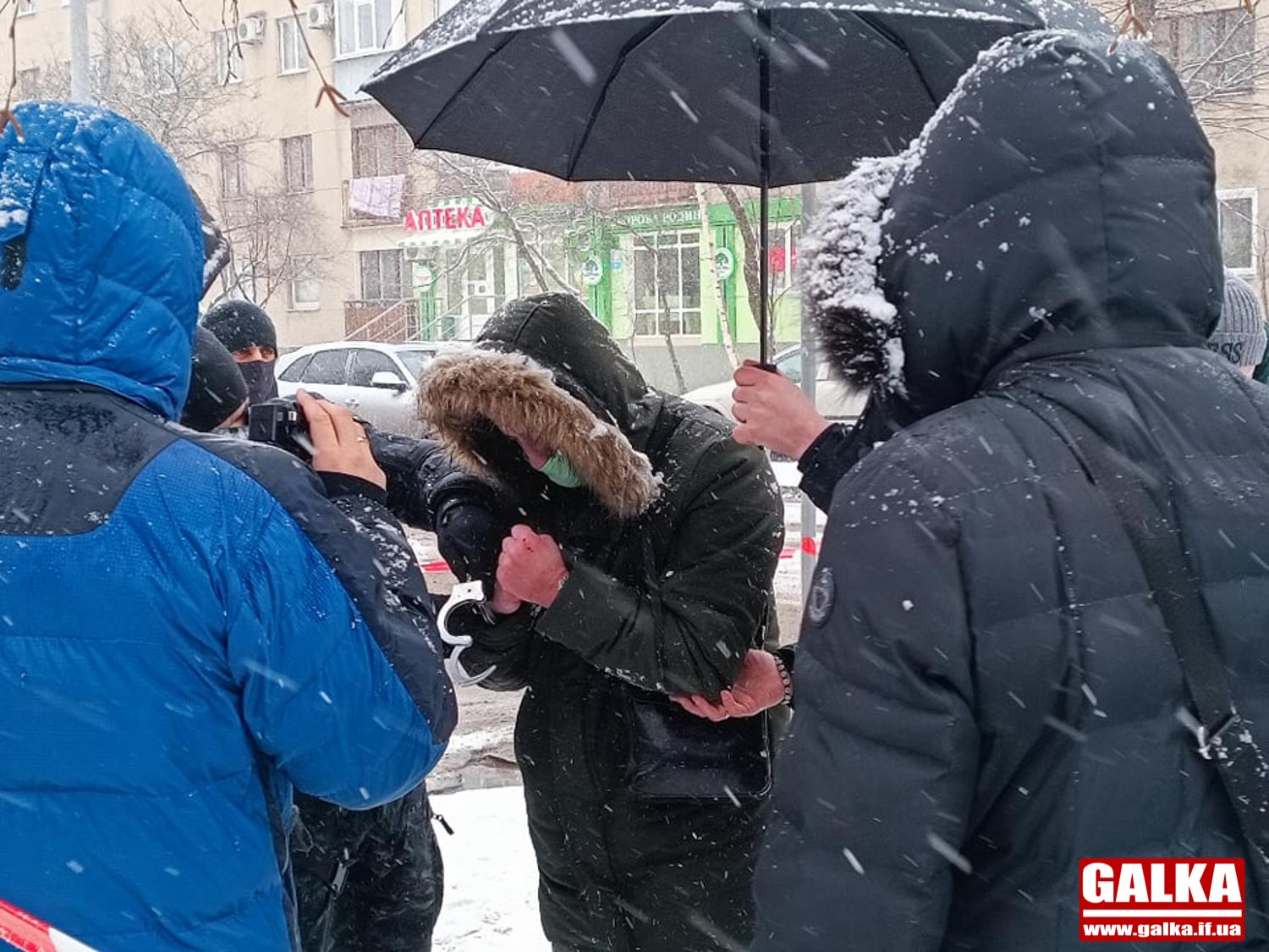 Посадовець обласної Нацполіції, якого зловили на хабарі, вийшов під заставу (ФОТО)