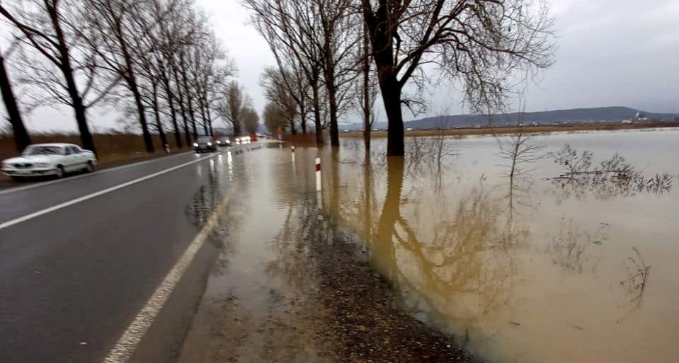 Частину дороги Мукачево – Івано-Франківськ – Львів затоплює (ФОТО)