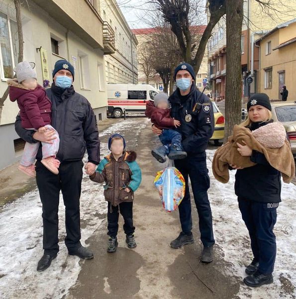 Мати досі не з’явилася: у Франківську поліція розшукує жінку, яка залишила без нагляду 4 маленьких дітей