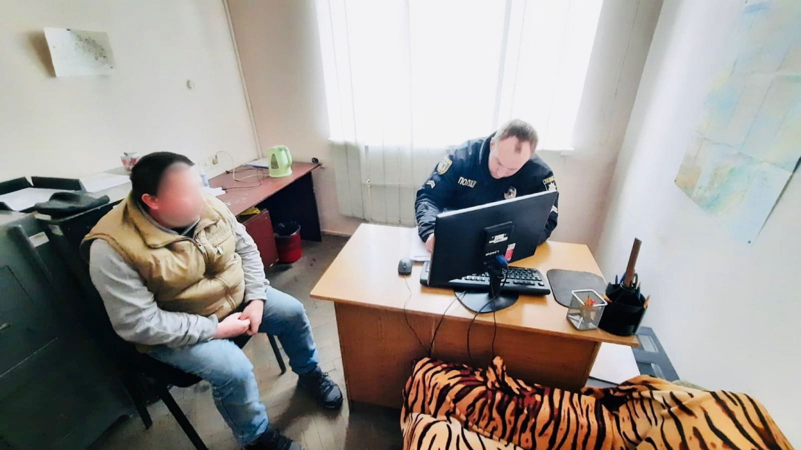 Франківець зі страйкбольною гранатою погрожував “підірвати” себе і 10-річну доньку. Хотів зустрітися з ексдружиною (ФОТО)