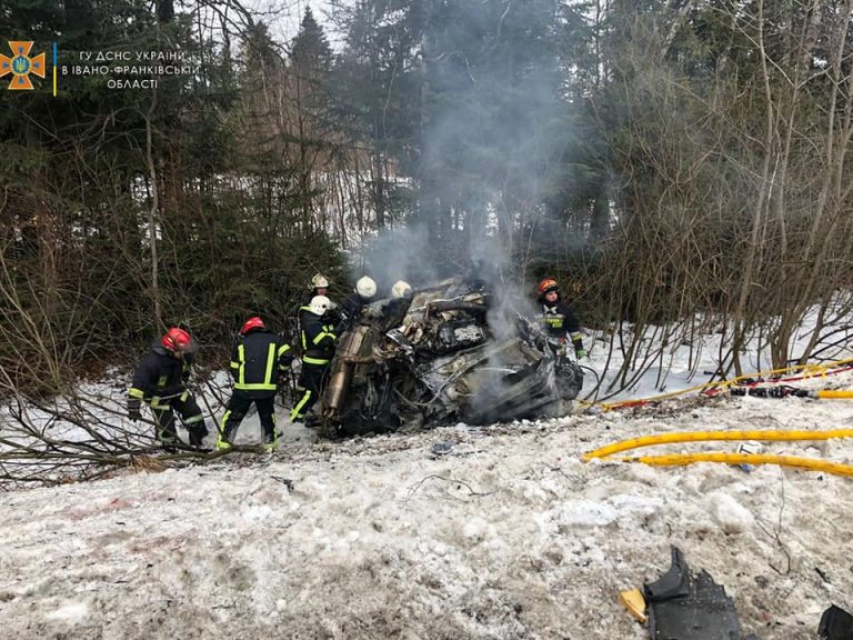 Ранкова автотроща між Надвірною та Яремче: є жертви (ФОТО)