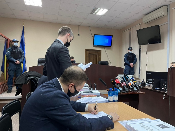 Арешт або 1 мільярд: прокурори озвучили суду свої вимоги щодо Порошенка