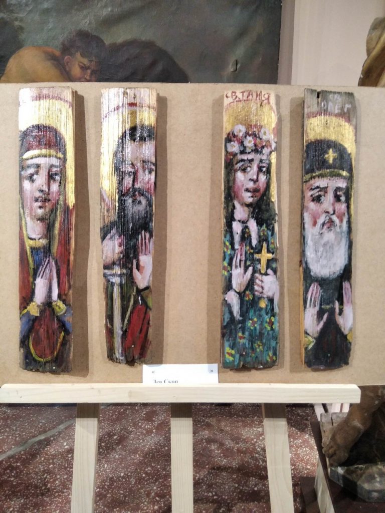 Ікони замість знищеної покрівлі. У Франківську презентували унікальну виставку ікон