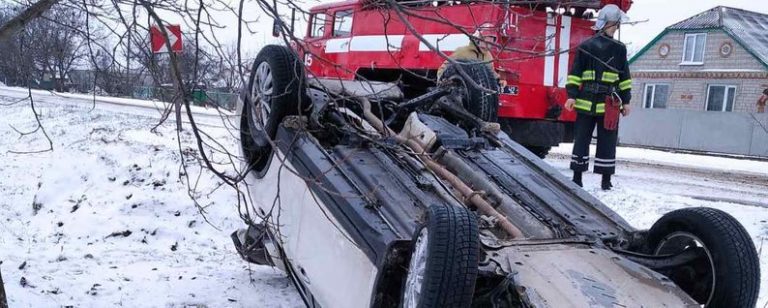 На Коломийщині Chevrolet з’їхала у кювет та перекинулася на дах