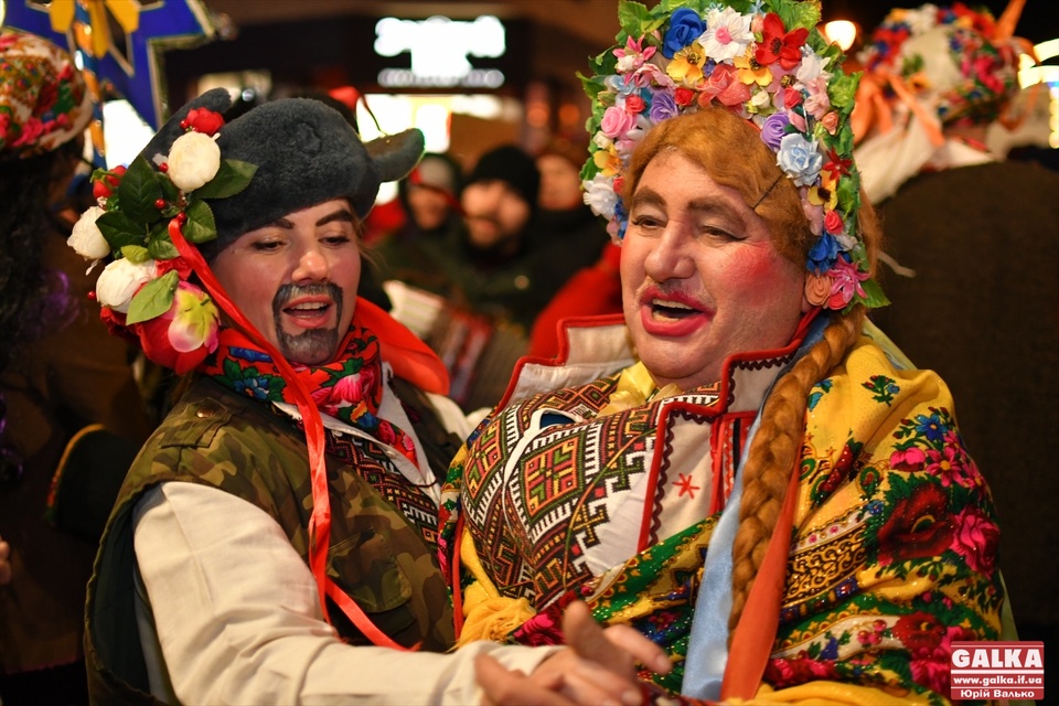 З танцями і колядками: центром Франківська пройшов яскравий парад Маланок (ФОТО, ВІДЕО)